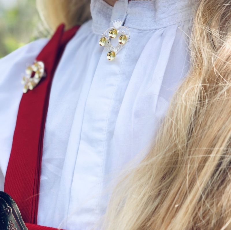 Prinsessesølje, hvit med forgylte løv