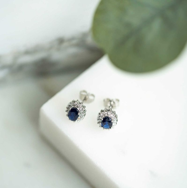 Ørepynt i 585 gull og diamanter og  safir 0,28ct wsi