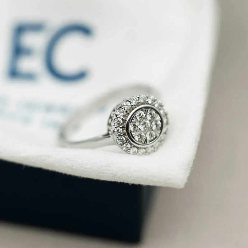 Ring i 585 hvitt gull med diamanter 0,50ct WSI