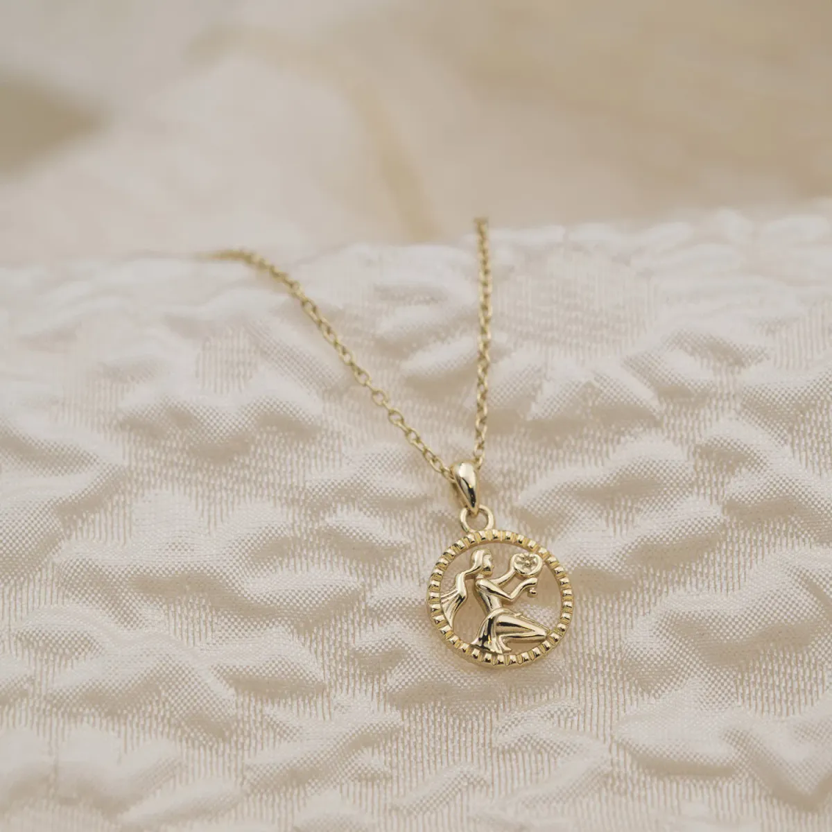 Smykke i forgylt sølv JOMFRUEN (24.aug - 23.sept)